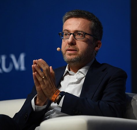 Carlos Moedas speaking about the SI Declaration